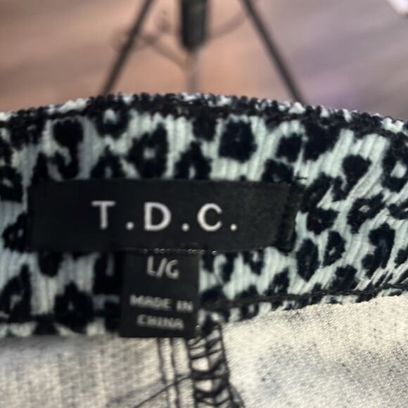 TDC Contemporary Green and Black Leopard Print Corduroy Mini Skirt Size Large - Picture 6 of 8